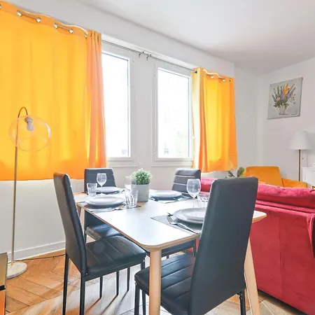 Heart Of Paris-studio-hotel Des Invalides Netflix Paris