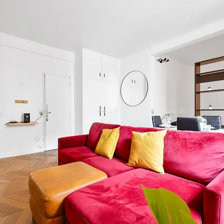 Heart Of Paris-studio-hotel Des Invalides Netflix