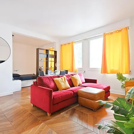 Heart Of Paris-studio-hotel Des Invalides Netflix Paris