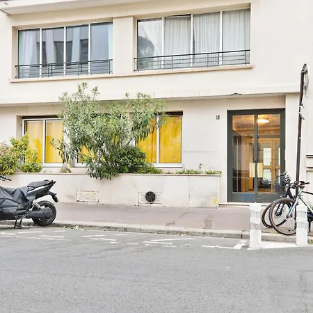 Heart Of Paris-studio-hotel Des Invalides Netflix Paris