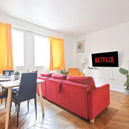 Heart Of Paris-studio-hotel Des Invalides Netflix *